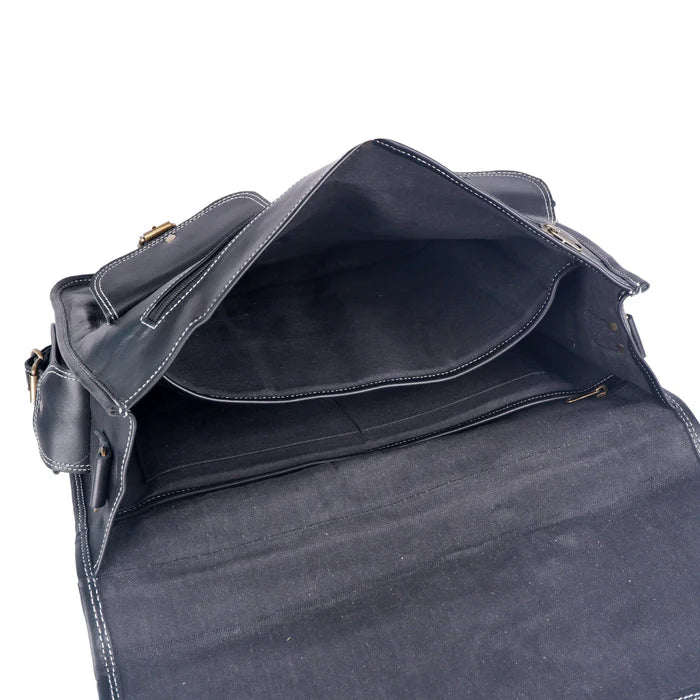 The Retro Black + FREE Toiletry Bag